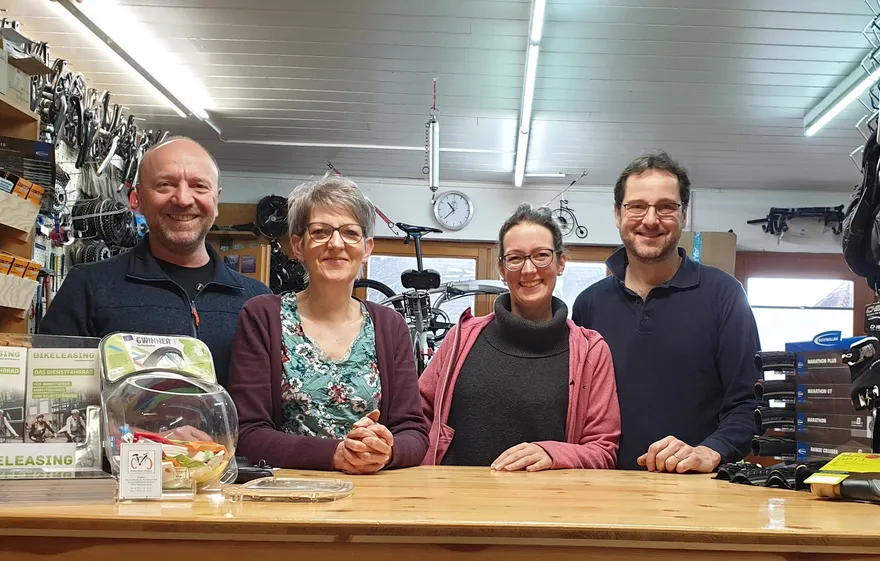 Das Killer-Rad-Team im Laden